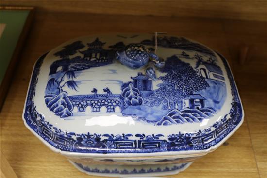 Two Chinese export blue and white tureens and covers, 18th/19th century largest 30cm
